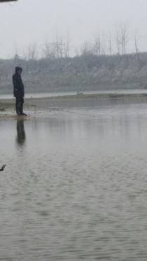 雨夹雪天如何钓鱼?雨夹雪天如何钓鱼视频!